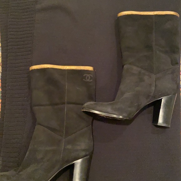 Authentic Chanel black suede fold over booties block heel boots shoes size 40 - Picture 11 of 15